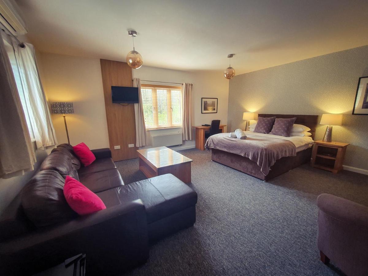 The Churchill Court Woodstock Extérieur photo