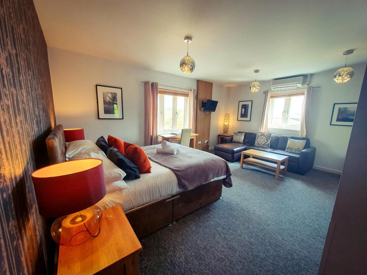 The Churchill Court Woodstock Extérieur photo