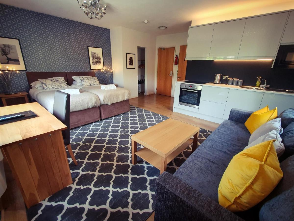 The Churchill Court Woodstock Extérieur photo