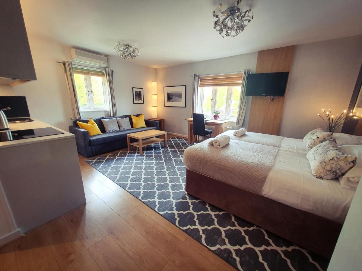 The Churchill Court Woodstock Extérieur photo