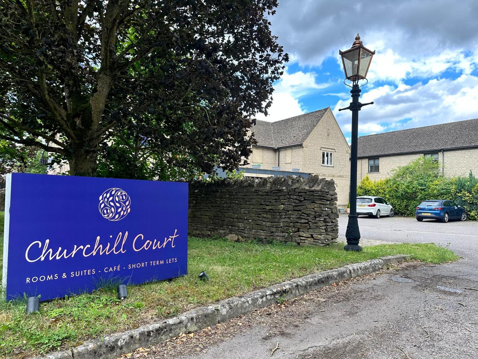 The Churchill Court Woodstock Extérieur photo